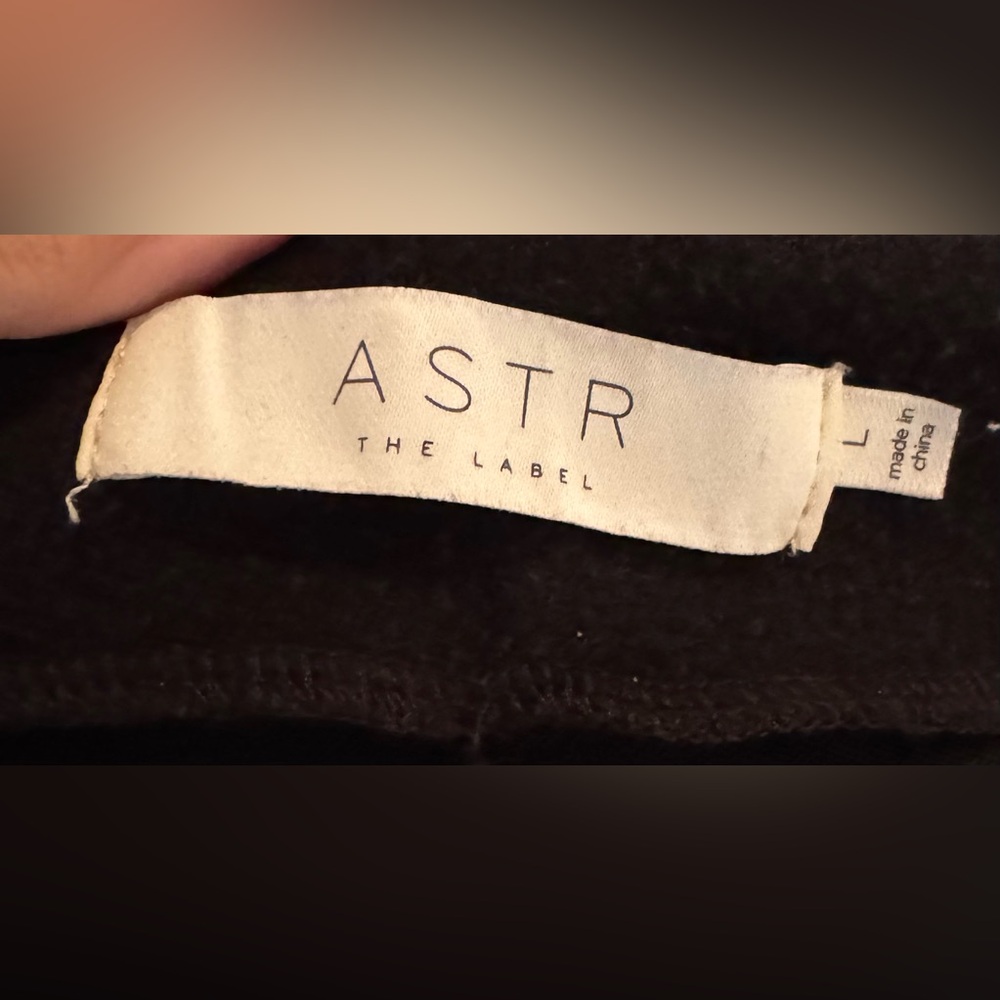 ASTR the Label Black AsymmetricalOff the Shoulder Lightweight Sweater - Size L - Picture 3 of 4
